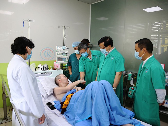 Việt Nam điều trị thành công bệnh nhân 91 mắc COVID-19 khiến cả thế giới tâm phục.