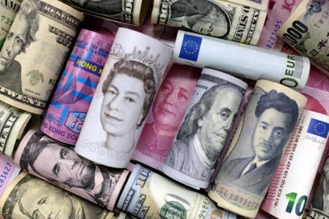 Giá USD tự do tăng vụt lên từ 23.250 đồng