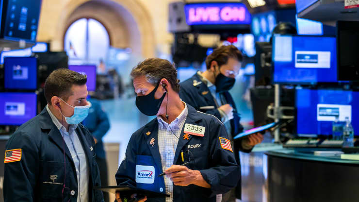   Dow giảm hơn 150 điểm trong bối cảnh gia tăng lo ngại về các biện pháp khóa cửa mới. Ảnh: Internet  