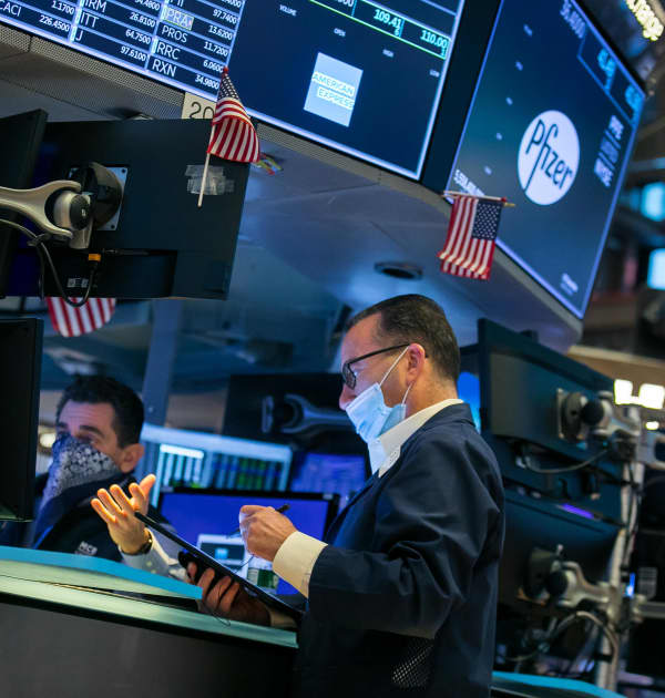 Cổ phiếu đóng cửa thấp hơn sau khi chạm mức cao kỷ lục, Dow Jones và S&P 500 giành được chuỗi 3 ngày chiến thắng. Ảnh minh họa