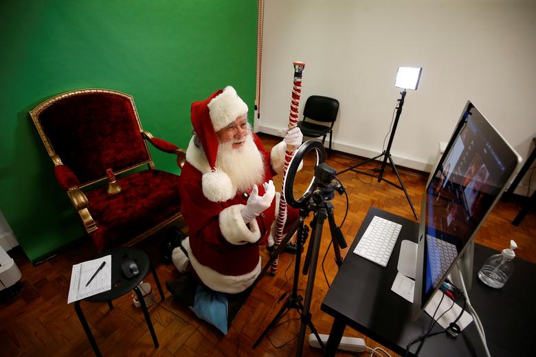 Dịch vụ trò chuyện với ông già Noel qua video được nhiều người sử dụng dịp Giáng sinh năm nay, tại Bồ Đào Nha, ngày 11/12. Nguồn: Reuters