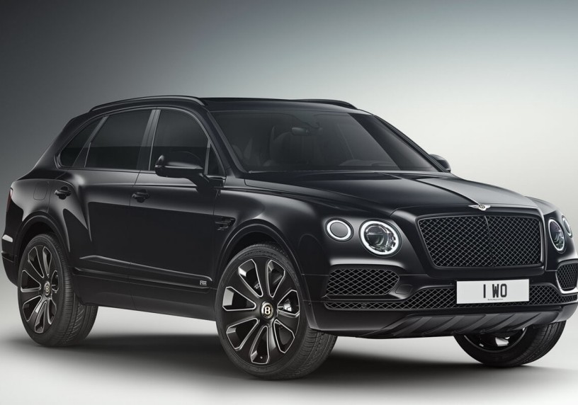 Cận cảnh một chiếc Bentley Bentayga V8 phiên bản Design Series màu đen.