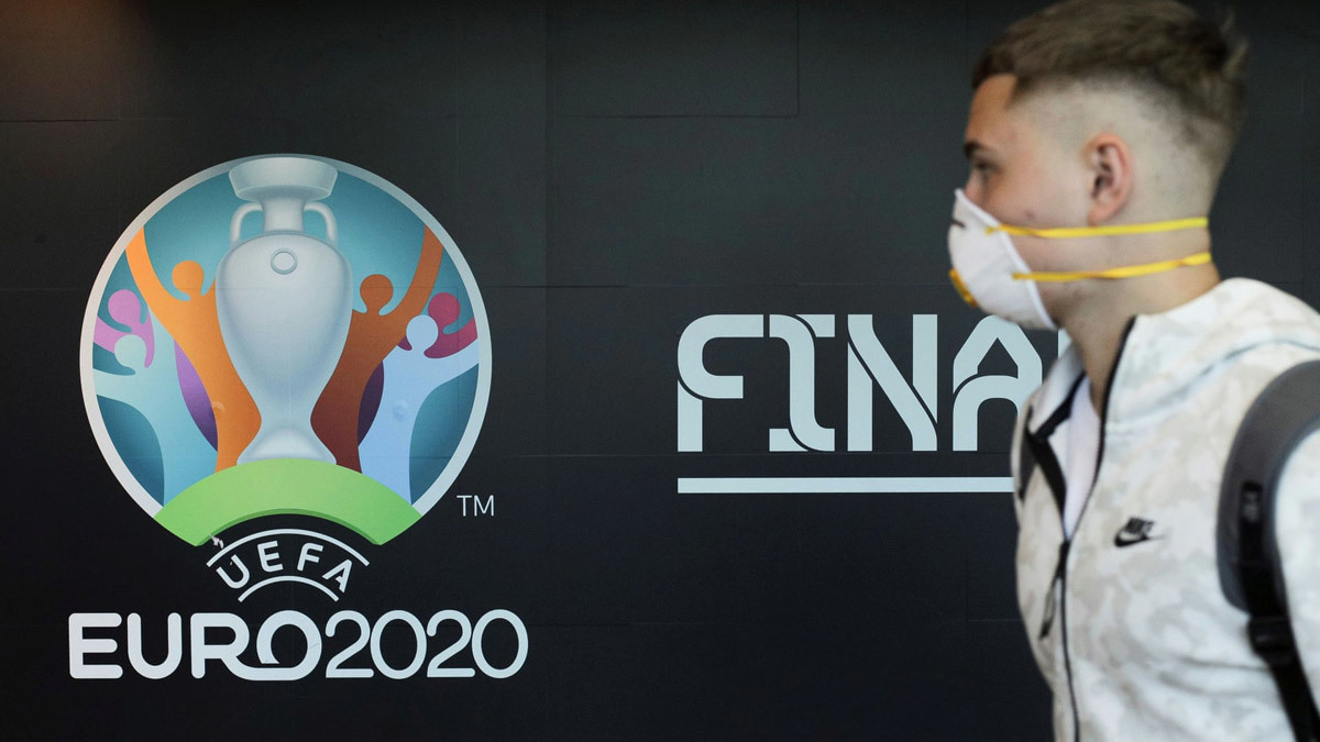   UEFA quyết định hoãn EURO 2020 đến mùa hè 2021.   