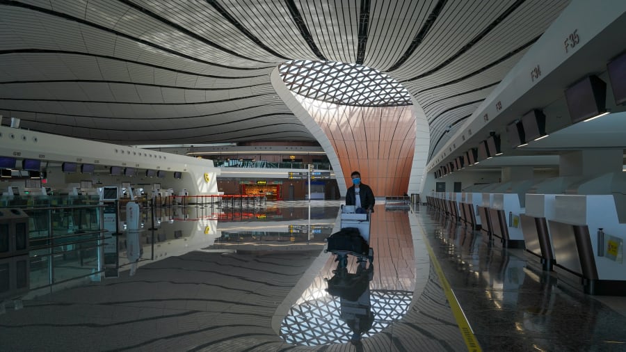   Sân bay quốc tế Bắc Kinh: Sân bay mới của Trung Quốc, khai trương vào tháng 9/2019, hiện gần như trống rỗng.  