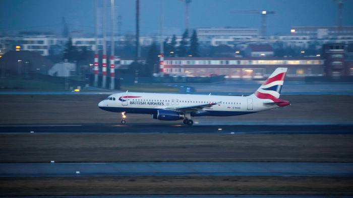 Cổ phiếu du lịch và giải trí nằm trong số những cổ phiếu giảm mạnh nhất, bao gồm tại IAG, công ty mẹ của British Airways. Ảnh: Shutterstock