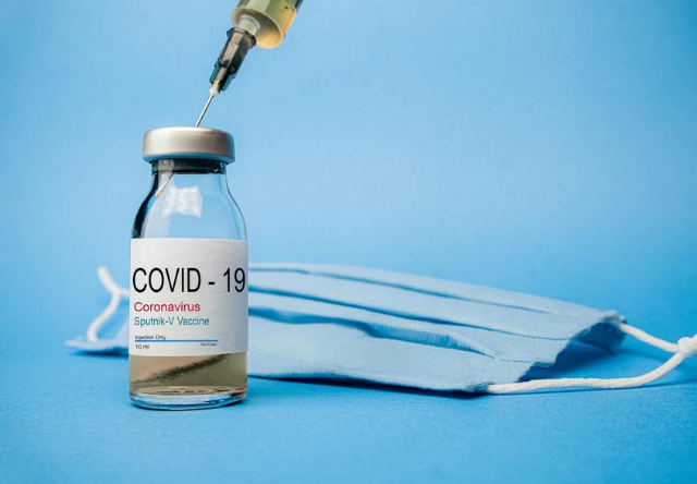 Vaccine Sputnik-V ngừa bệnh COVID-19 của Nga gồm hai liều có giá khoảng 26,2 USD. Ảnh: Internet