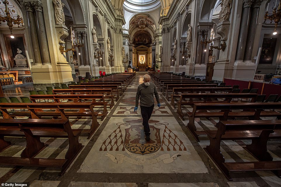 Nhà thờ trống rỗng ở Palermo vào hôm nay 12/3. 