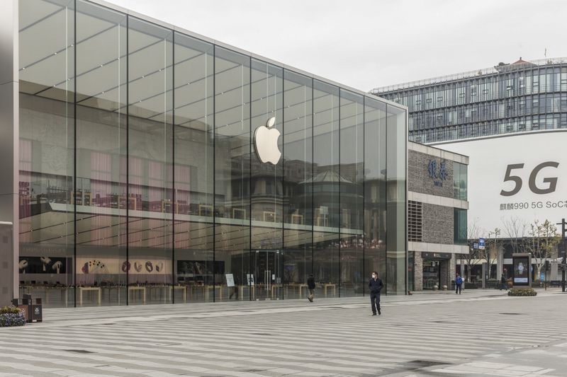 Apple mở lại hơn 1/2 cửa hàng bán lẻ tại Trung Quốc