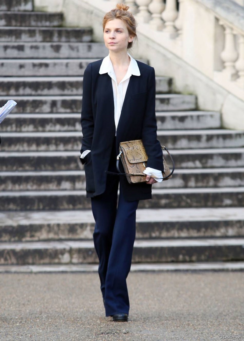 “Tiên nữ” của loạt phim Harry Potter – Clémence Poésy có vóc dáng thon gọn nhờ thường xuyên đi bộ, kể cả khi đi giày cao gót.