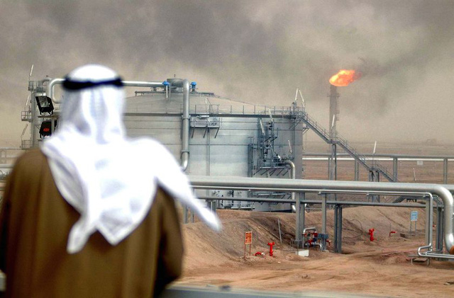 Giá xăng dầu phục hồi gần 20% sau khi lao dốc không phanh