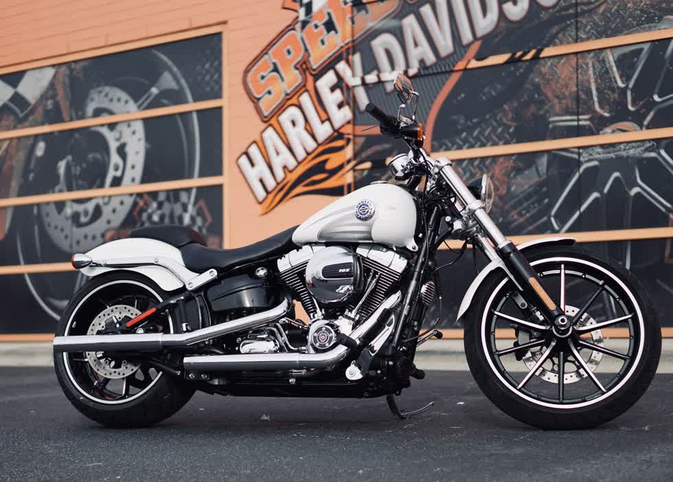 Harley-Davidson Softail Breakout.