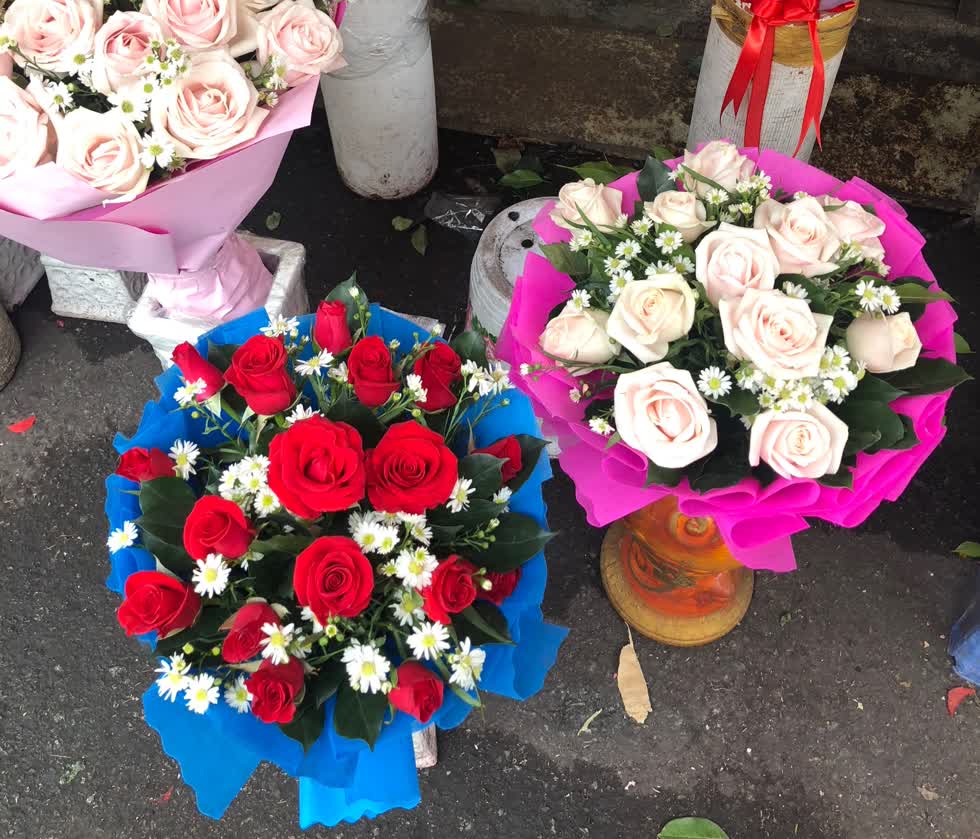 Giỏ hoa được gói sẵn có giá trung bình từ 150.000-300.000 đồng
