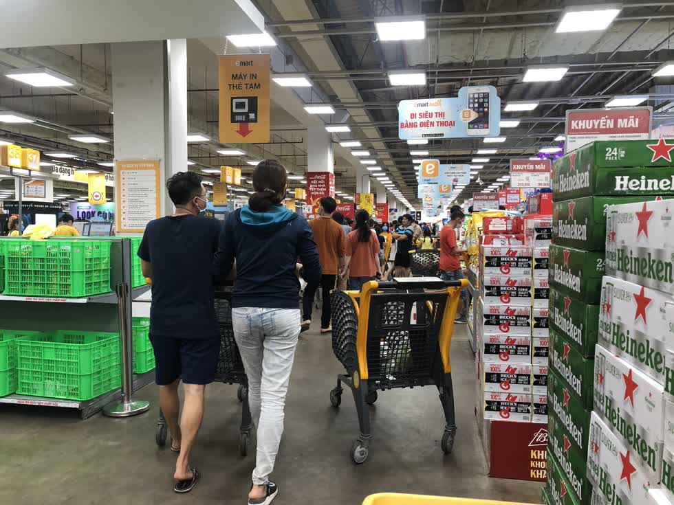 Bất chấp dịch COVID-19, các siêu thị Hàn Quốc vẫn đông khách
