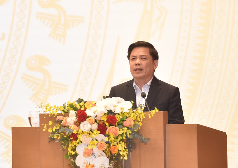  Bộ trưởng Nguyễn Văn Thể  cho biết ngành giao thông sẽ triển khai một loạt công trình hạ tầng ngay đầu năm 2021, trong đó có dự án sân bay Long Thành. Ảnh: VGP