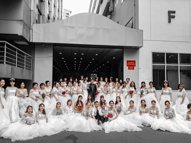 Bộ váy cưới là phần thể hiện bài tập lớn của các sinh viên năm cuối khoa Công nghệ May và Thời trang. Ảnh: Mạng xã hội