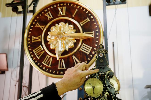 Một trong những chiếc đồng hồ cổ nhất trong bộ sưu tập 
