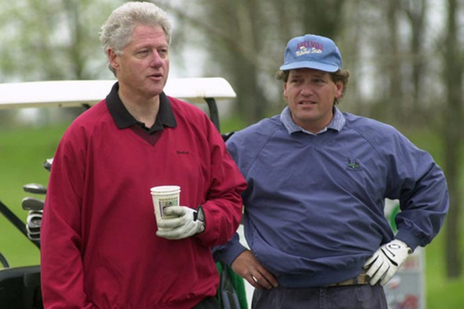 Cựu Tổng thống Bill Clinton gây tranh cãi khi ân xá cho em trai cùng cha khác mẹ Roger Clinton. Ảnh: AP