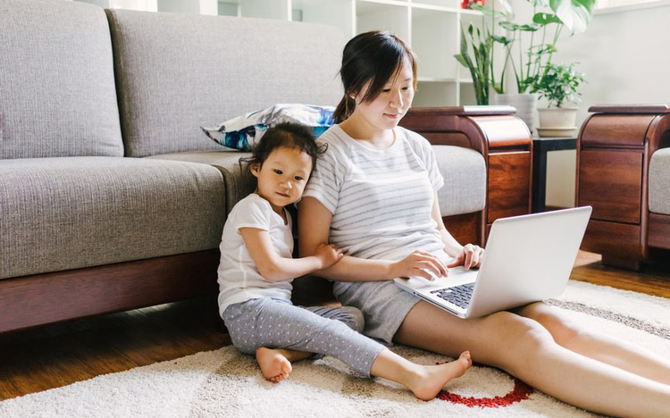 Dịch Covid-19 công ty cho làm việc tại nhà: vừa yên tâm làm việc và giải quyết bài toán chăm con.