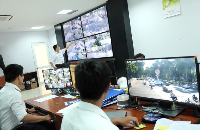 Hàng nghìn camera giám sát giao thông được bố trí trên các tuyến đường tại TP.HCM. Ảnh: Tiền Phong.
