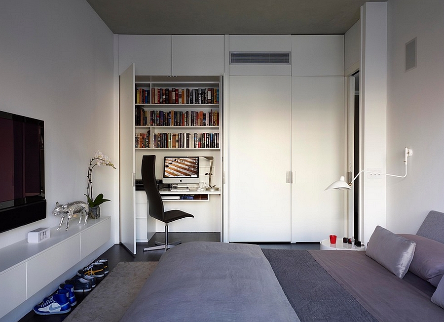 Một vài thay đổi với chiếc tủ phòng ngủ có thể biến nó thành không gian làm việc tại nhà hoàn hảo.
