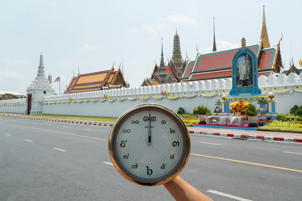 Khung cảnh vắng vẻ tại Đền thờ Phật Ngọc, Thái Lan ào đúng 12h trưa.