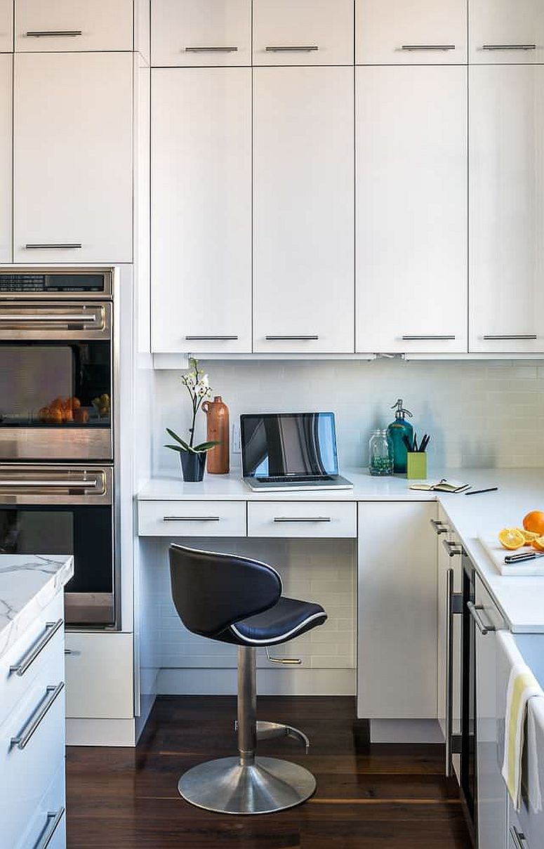 Ghế quầy bar có thể biến bàn làm việc nhà bếp sạch sẽ thành không gian làm việc tại gia đình ngay lập tức.