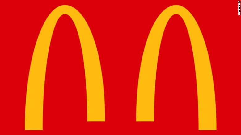 Ngắm logo của McDonalds và các thương hiệu kêu gọi giữ khoảng cách trong mùa dịch