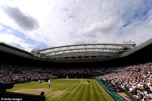 Dịch COVID-19  đã buộc phải hủy bỏ Wimbledon lần đầu tiên kể từ Thế chiến II. Ảnh: Dailymail.