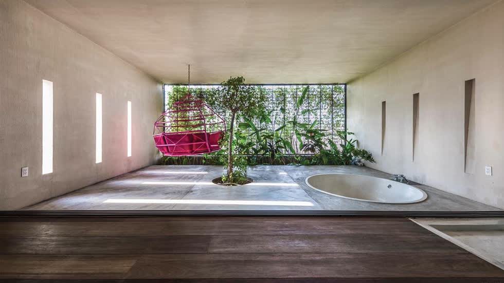Một phòng tắm cực chill nữa trong thiết kế của MM House 2.0 có thể “gột rửa” mọi bộn bề, căng thẳng của gia chủ sau những ngày làm việc dài.