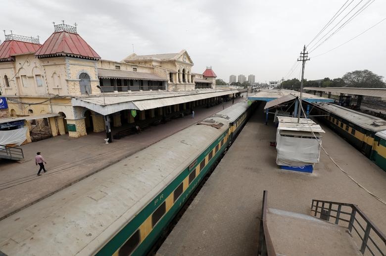   Nhà ga đường sắt Cantonment trong thời gian bị phong tỏa một phần, sau khi Pakistan đóng cửa tất cả các trường học, nơi công cộng và các cuộc tụ tập đông người không được khuyến khích trong bối cảnh dịch bệnh COVID-19 tại Karachi, Pakistan ngày 25/3/2020.  