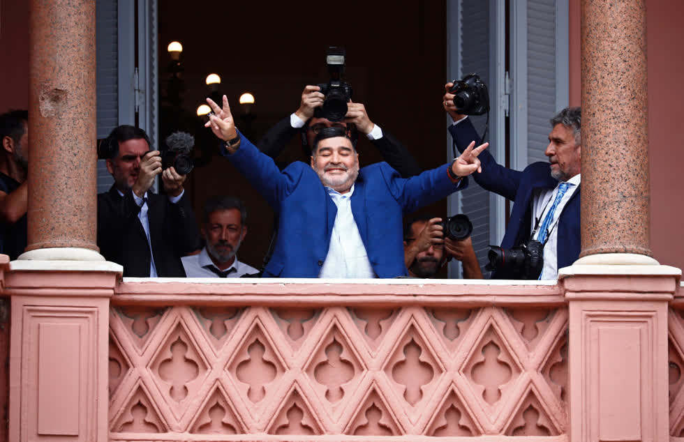 Diego Maradona được xem là một trong những cầu thủ bóng đá vĩ đại nhất mọi thời đại. Ảnh: AP