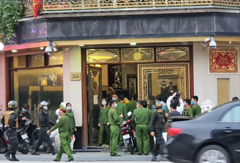   Trụ sở Công ty Đường Dương sau ngày bị công an vây bắt.  