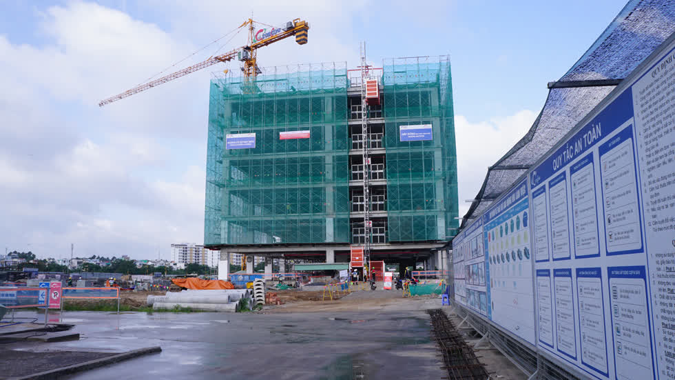 Quá trình “tái cơ cấu nội bộ” đang diễn ra sẽ tạo thêm áp lực cho giá trị hợp đồng ký mới năm nay của Coteccons. Ảnh: CTD