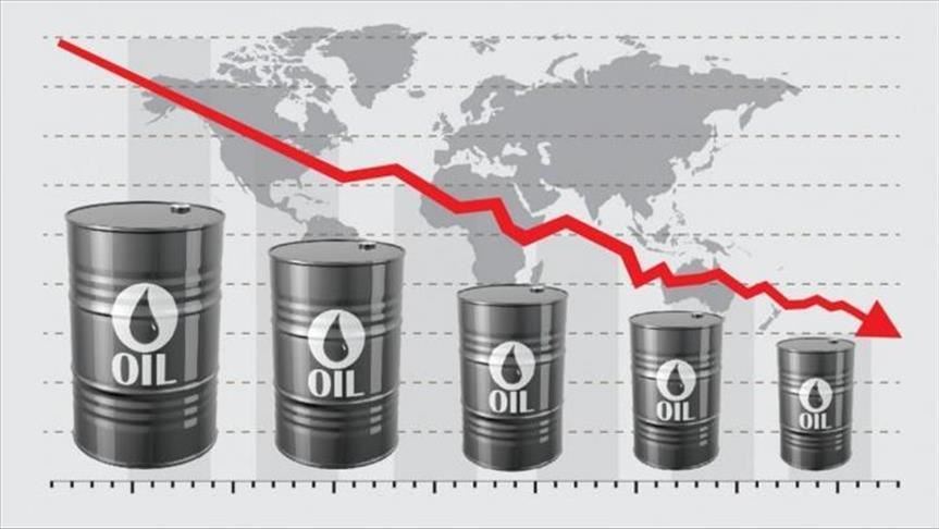 Giá dầu liên tục lao dốc trong thời gian qua khiến các tập đoàn dầu mỏ đứng ngồi không yên.
