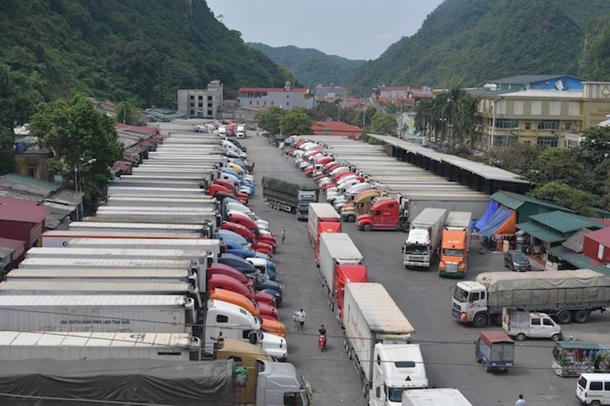 Hoạt động thông quan hàng hoá tại các cửa khẩu giáp biên Trung Quốc diễn ra bình thường nhưng tốc độ chậm