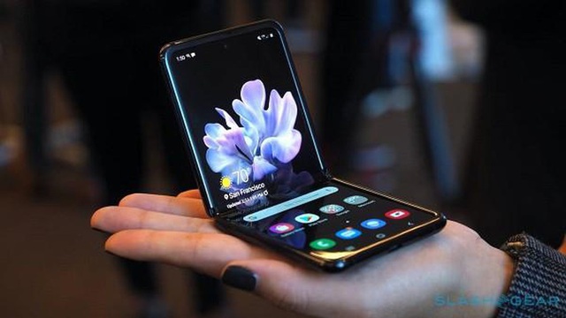   Galaxy Z Flip được nhiều người dùng đặt mua hơn dự kiến của Samsung.   