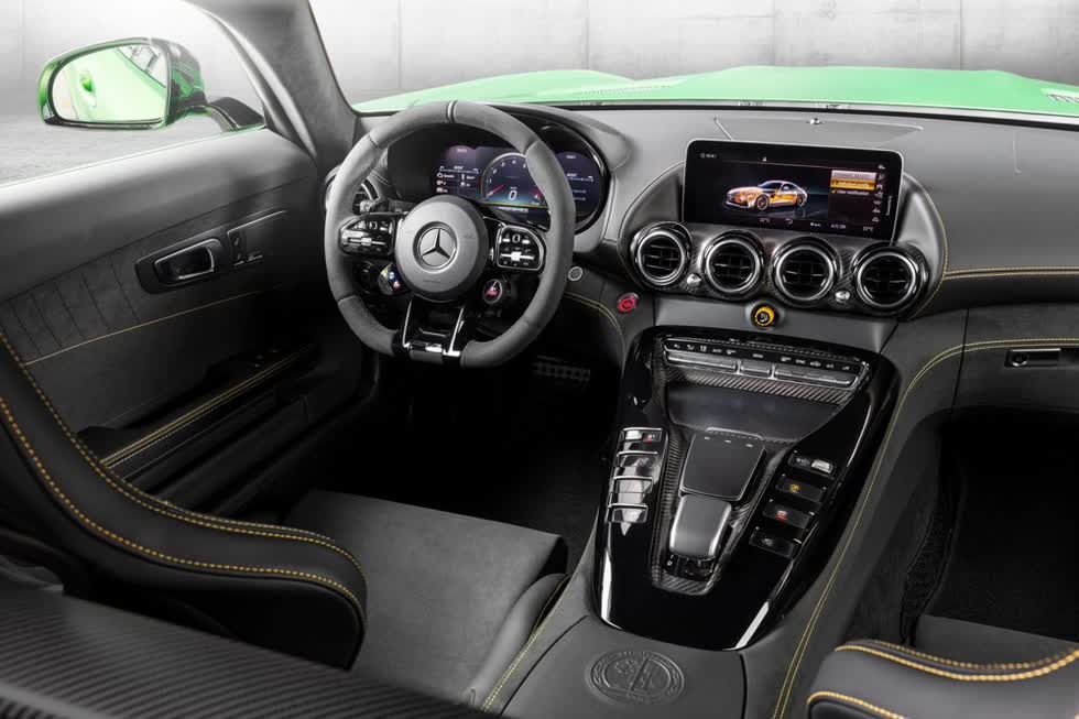 Nội thất của Mercedes-AMG GT R 2020.