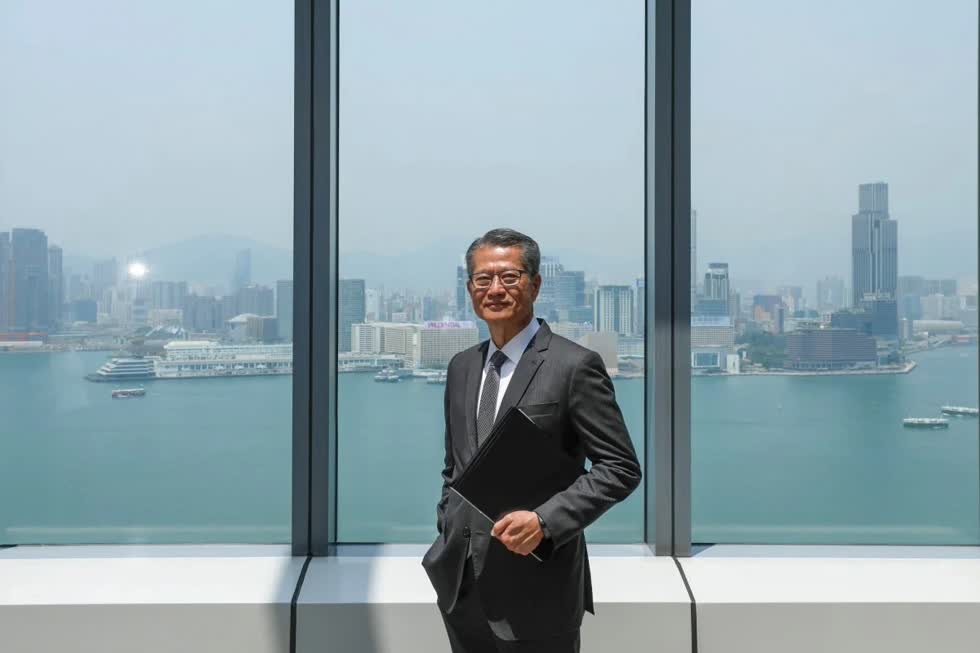 Bộ trưởng Tài chính Paul Chan cho biết nền kinh tế Hồng Kông có thể trở nên tồi tệ hơn dự kiến. Ảnh: SCMP.