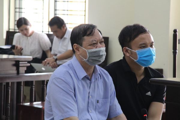 Cựu Trưởng công an TP. Thanh Hóa được ngồi tại phiên xử sơ thẩm sáng nay (8/5). Ảnh: Vietnamnet.