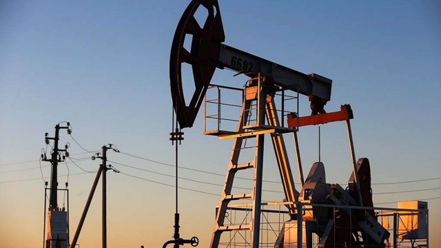 Giá dầu tăng trở lại nhưng kết thúc tuần trong thua lỗ