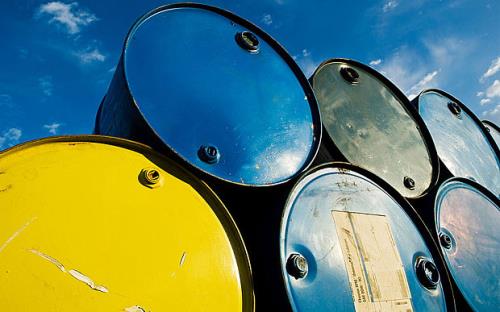 Giá dầu thô tiếp tục giảm gần 5% trong phiên đầu tuần