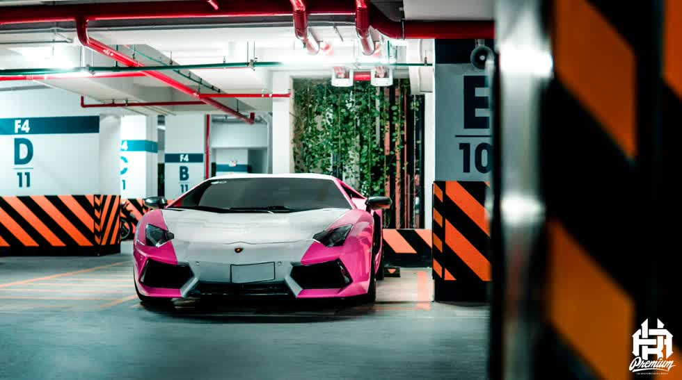 Lamborghini Aventador  LP700-4.