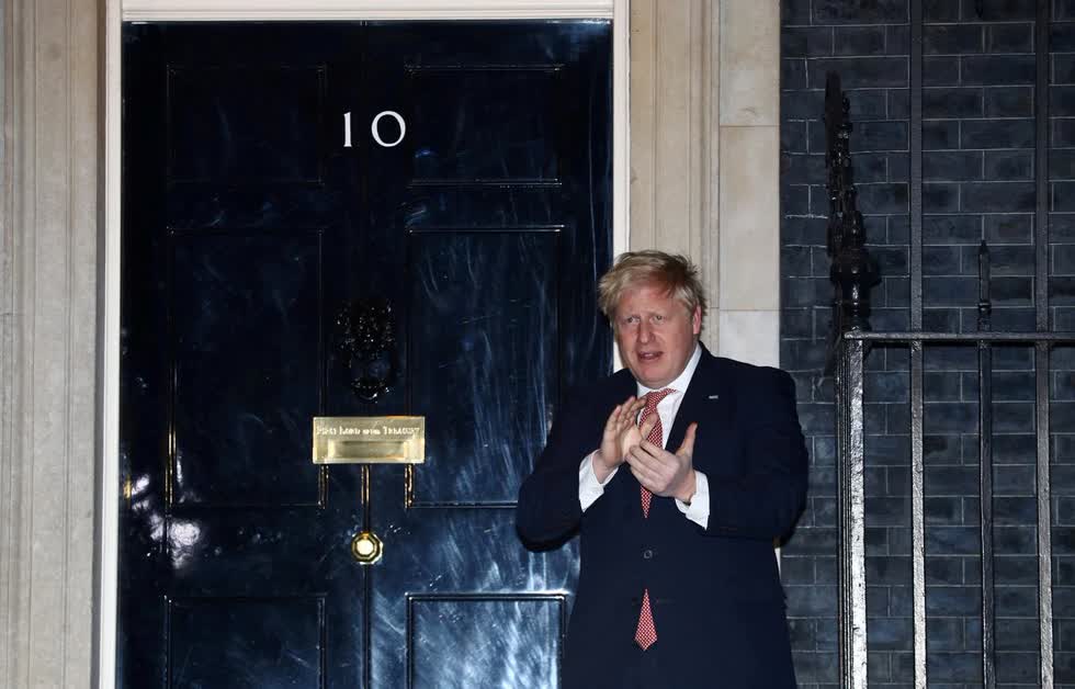   Thủ tướng Boris Johnson đã trở về căn nhà số 10 Phố Downing, sau khi điều trị COVID-19 tại bệnh viện và nghỉ ngơi, hồi phục. Ảnh: Reuters.  
