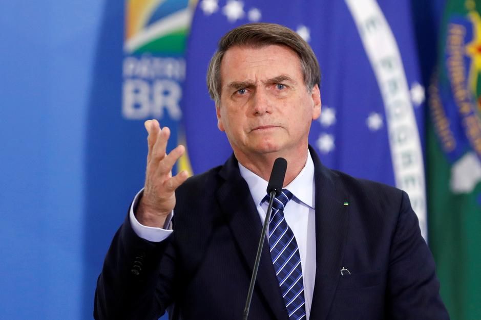 Tổng thống Brazil Jair Bolsonaro lựa chọn thúc đẩy nền kinh tế bất chấp đại dịch Covid-19 hoành hành. Ảnh: Reuters.
