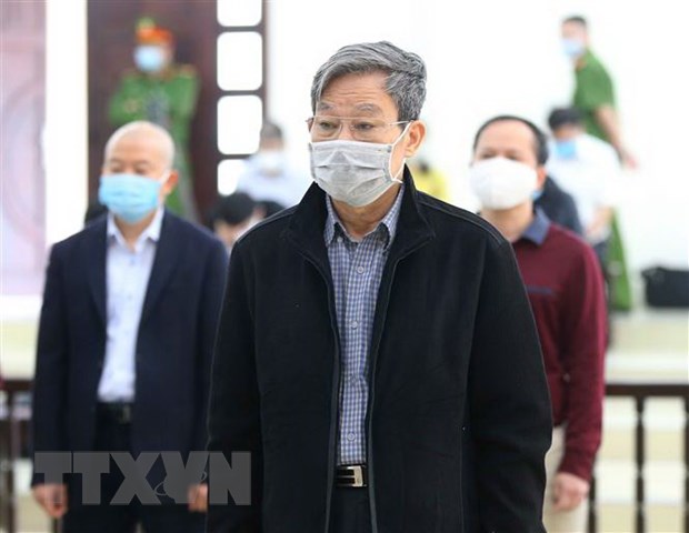 Bị cáo Nguyễn Bắc Son, cựu Bộ trưởng Bộ Thông tin và Truyền thông và các bị cáo nghe Hội đồng xét xử đọc bản tuyên án. Ảnh:TTXVN