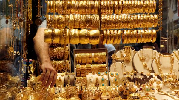 Giá vàng tiếp tục dao động quanh mức 1.700 USD/ounce 