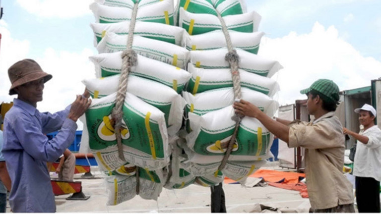 Tính đến 19h30 ngày 27/4, doanh nghiệp đã đăng ký tớ khai xuất khẩu hơn 233.000 tấn gạo.
