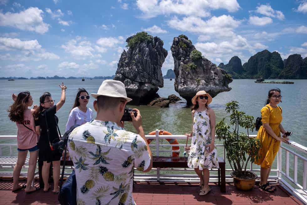 Khách du lịch Việt Nam bắt đầu đi du lịch trong các kì nghỉ lễ. Ảnh: Getty Images.