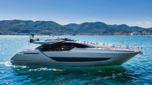 Tập đoàn Ferretti ra mắt mẫu du thuyền Riva 88 Folgore đầu tiên