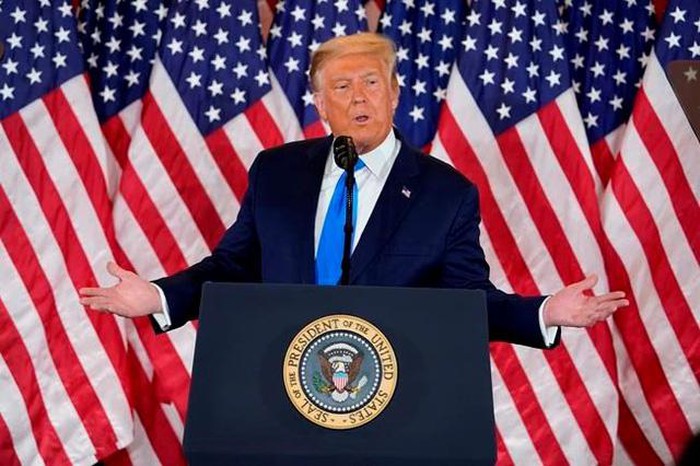 Tổng thống Donald Trump phát biểu tại Phòng phía Đông của Nhà Trắng, vào ngày 4/11/2020, ở Washington. Ảnh AP/Evan Vucci